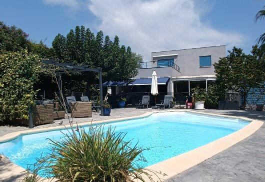 Villa moderne avec piscine